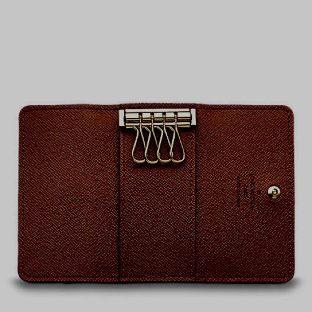 LV 4 KEY HOLDER !